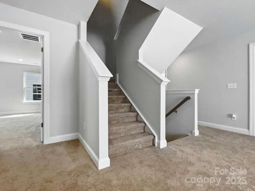 2012 Embassy Court, Charlotte, NC 28213.  MLS# CAR4249396, YatesRealty ID 32434. 