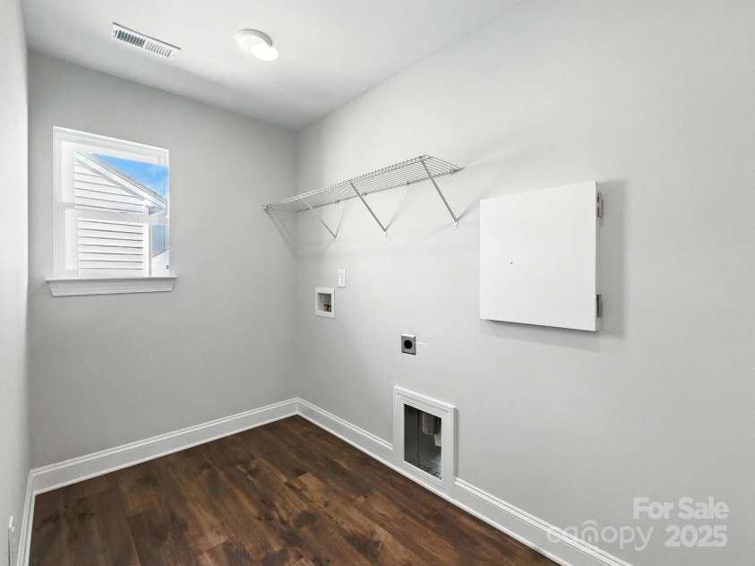 2012 Embassy Court, Charlotte, NC 28213.  MLS# CAR4249396, YatesRealty ID 32434. 