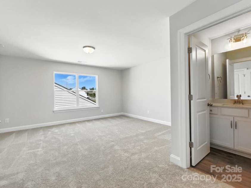 2012 Embassy Court, Charlotte, NC 28213.  MLS# CAR4249396, YatesRealty ID 32434. 