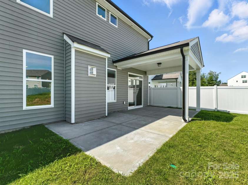 2012 Embassy Court, Charlotte, NC 28213.  MLS# CAR4249396, YatesRealty ID 32434. 