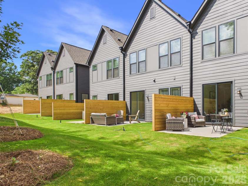2645 Ravencroft Drive, Charlotte, NC 28208.  MLS# CAR4389902, YatesRealty ID 32436. 