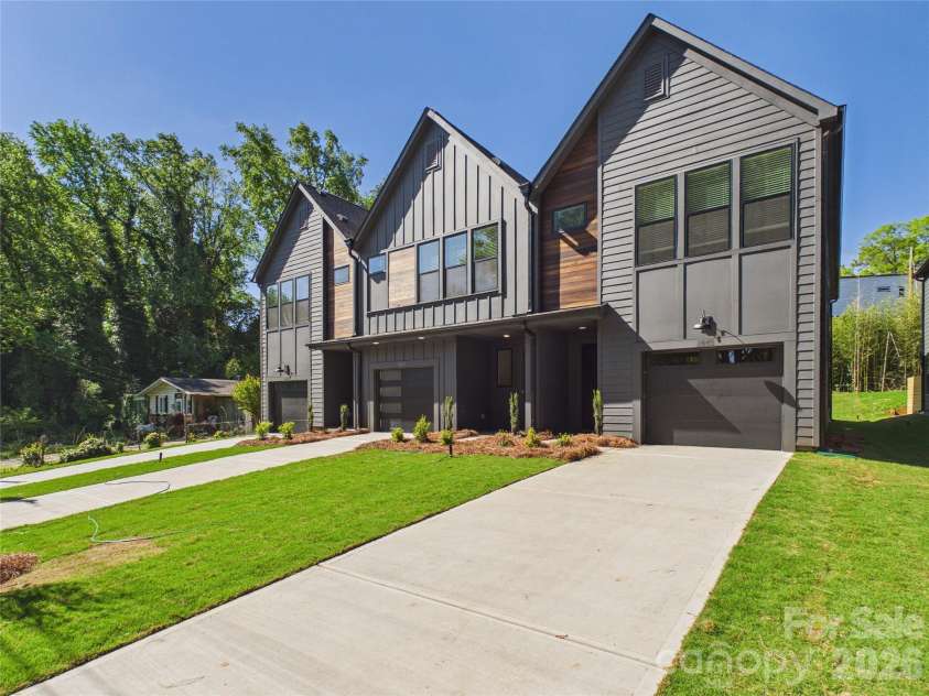2645 Ravencroft Drive, Charlotte, NC 28208.  MLS# CAR4389902, YatesRealty ID 32436. 