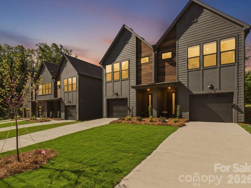 2645 Ravencroft Drive, Charlotte, NC 28208.  MLS# CAR4389902, YatesRealty ID 32436. 
