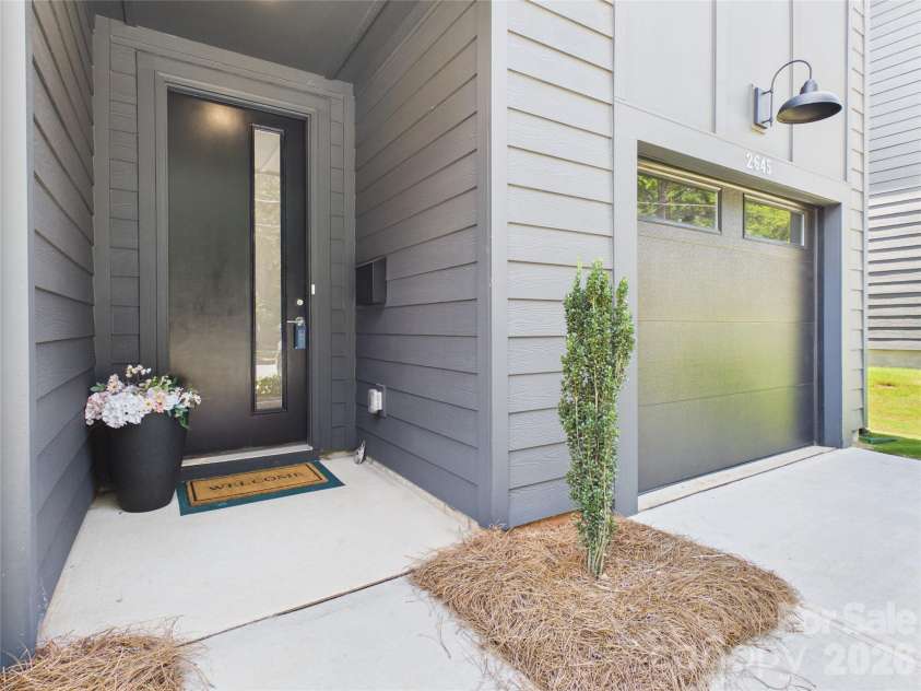 2645 Ravencroft Drive, Charlotte, NC 28208.  MLS# CAR4389902, YatesRealty ID 32436. 