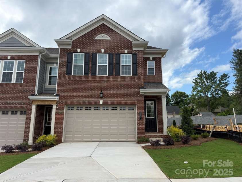 12105 Lavinia Lane, Charlotte, NC 28277.  MLS# CAR4284727, YatesRealty ID 32437. Representation of Caswell End