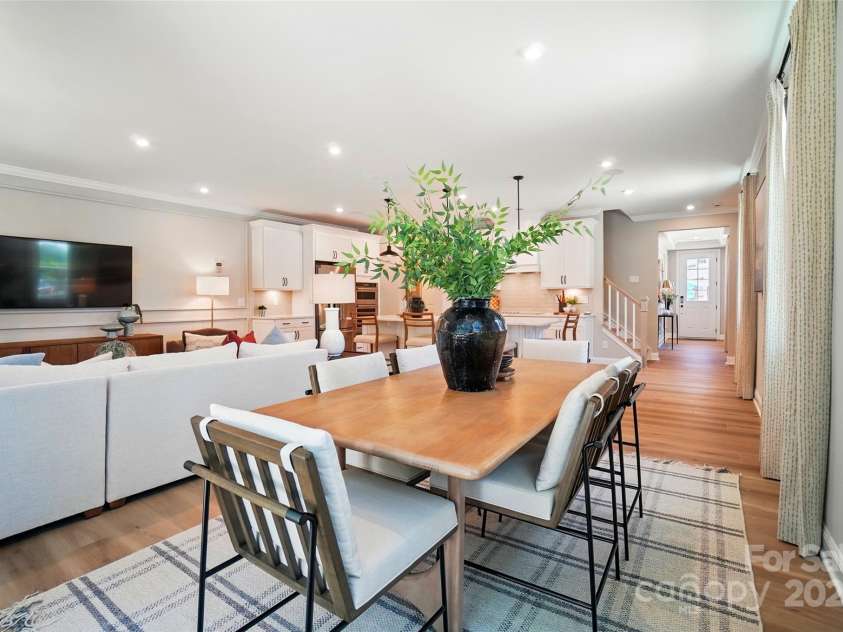 12105 Lavinia Lane, Charlotte, NC 28277.  MLS# CAR4284727, YatesRealty ID 32437. Representation only of Dining