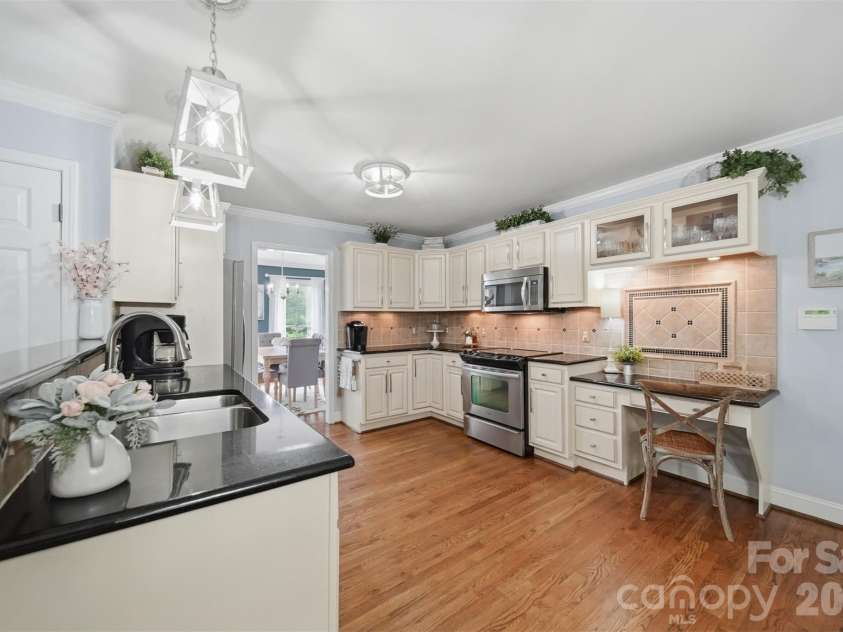 6253 Riviera Run Estates Drive, Hickory, NC 28601.  MLS# CAR4414547, YatesRealty ID 32438. 