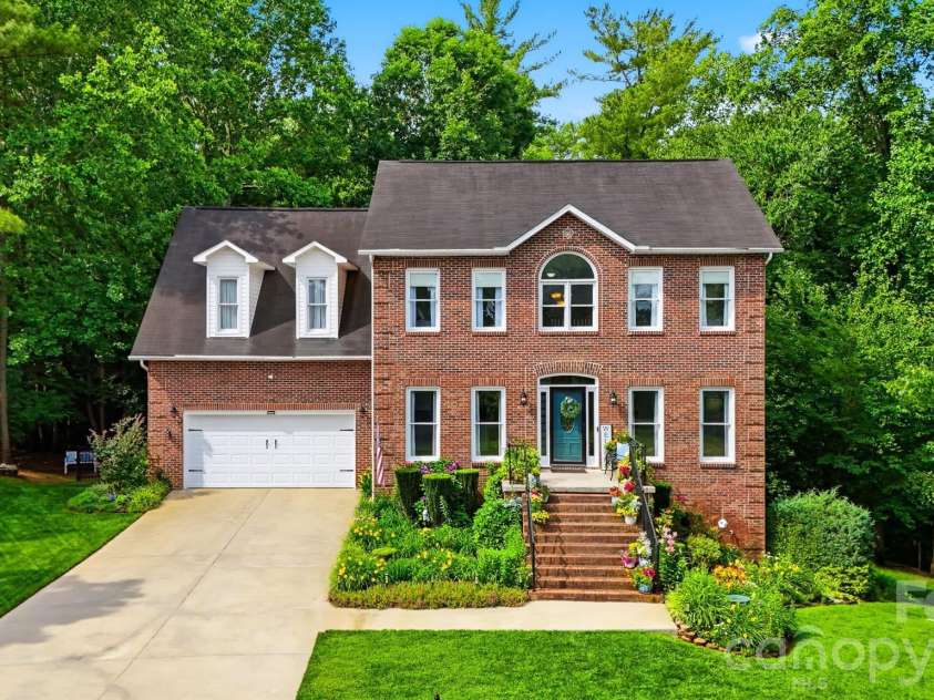 6253 Riviera Run Estates Drive, Hickory, NC 28601.  MLS# CAR4414547, YatesRealty ID 32438. 