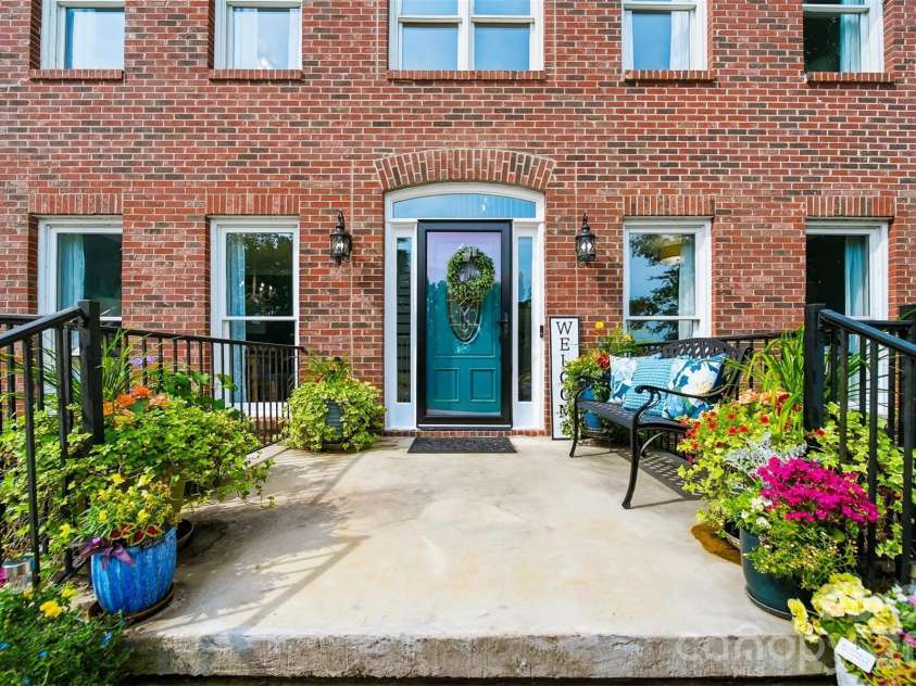 6253 Riviera Run Estates Drive, Hickory, NC 28601.  MLS# CAR4414547, YatesRealty ID 32438. 