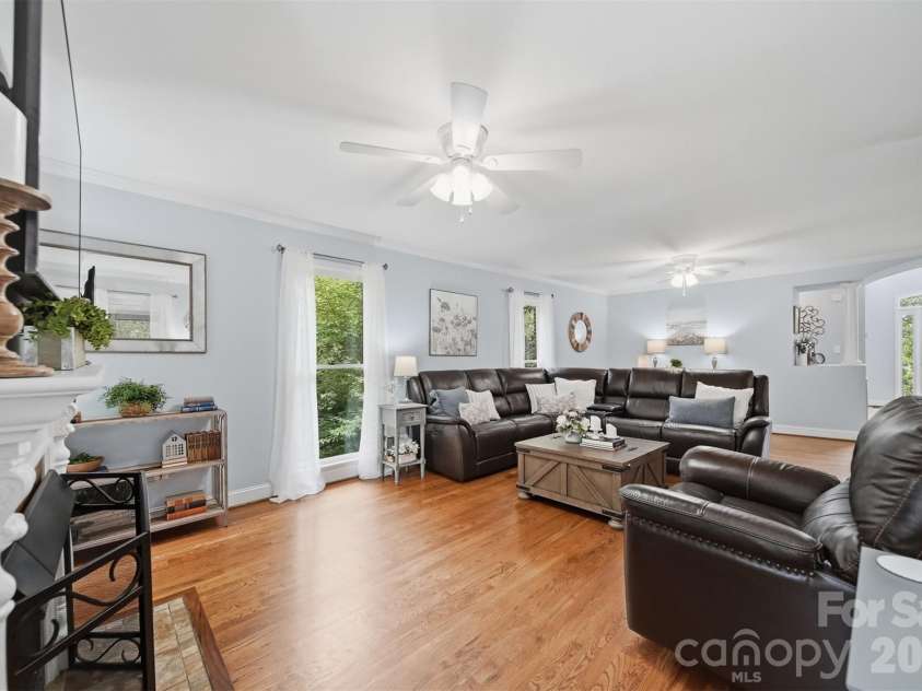 6253 Riviera Run Estates Drive, Hickory, NC 28601.  MLS# CAR4414547, YatesRealty ID 32438. 