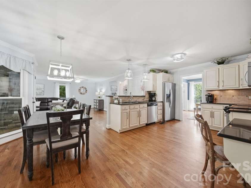 6253 Riviera Run Estates Drive, Hickory, NC 28601.  MLS# CAR4414547, YatesRealty ID 32438. 
