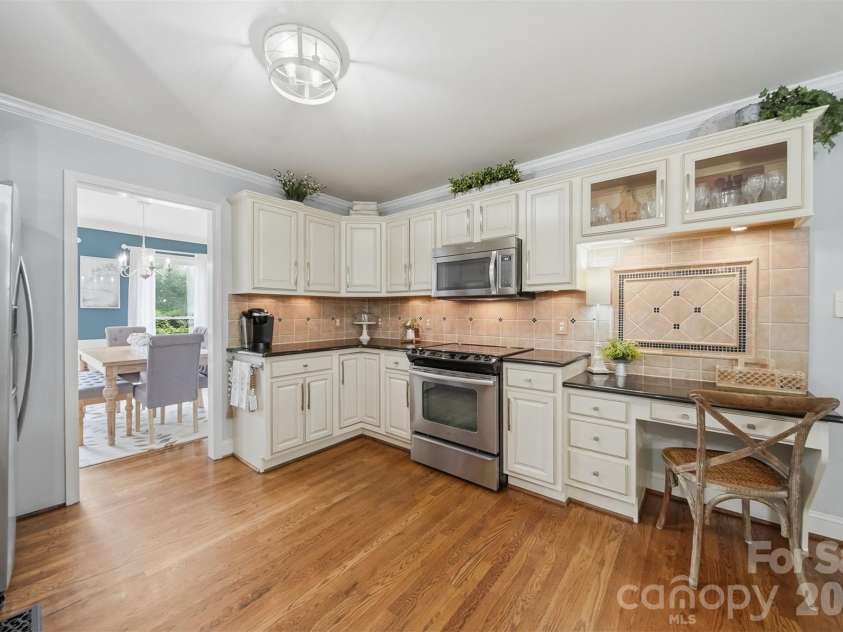 6253 Riviera Run Estates Drive, Hickory, NC 28601.  MLS# CAR4414547, YatesRealty ID 32438. 