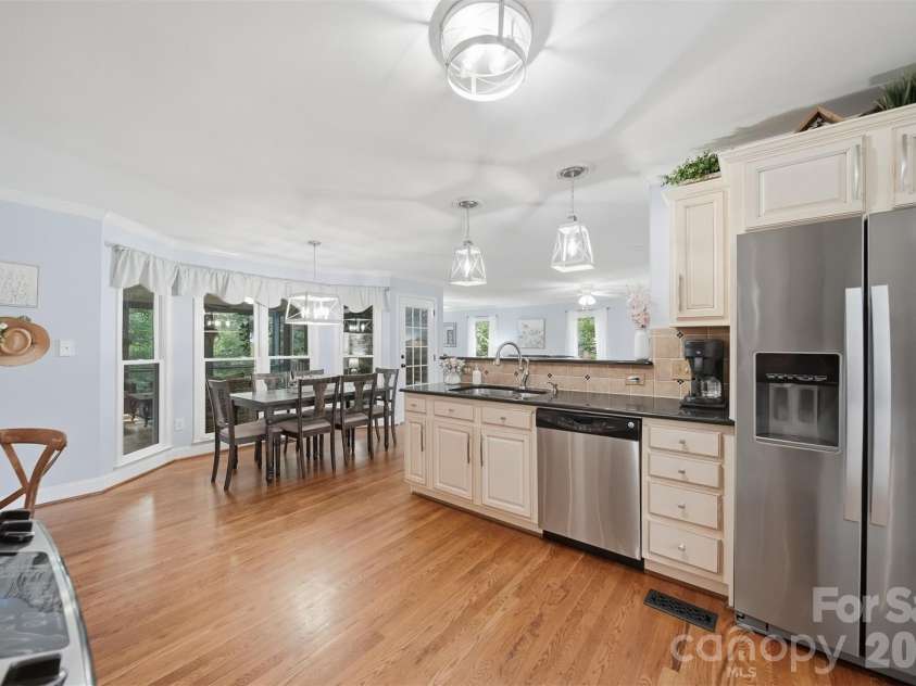 6253 Riviera Run Estates Drive, Hickory, NC 28601.  MLS# CAR4414547, YatesRealty ID 32438. 