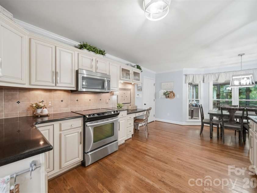 6253 Riviera Run Estates Drive, Hickory, NC 28601.  MLS# CAR4414547, YatesRealty ID 32438. 