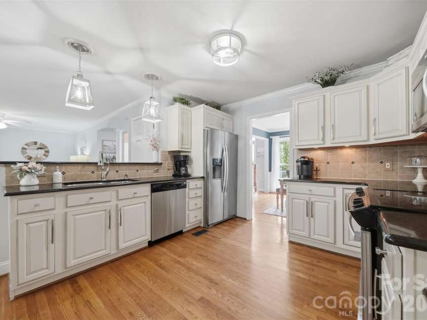 6253 Riviera Run Estates Drive, Hickory, NC 28601.  MLS# CAR4414547, YatesRealty ID 32438. 