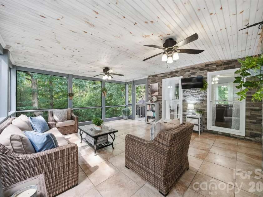 6253 Riviera Run Estates Drive, Hickory, NC 28601.  MLS# CAR4414547, YatesRealty ID 32438. 