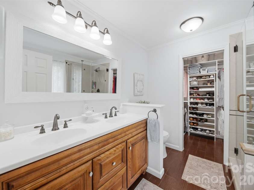 6253 Riviera Run Estates Drive, Hickory, NC 28601.  MLS# CAR4414547, YatesRealty ID 32438. 