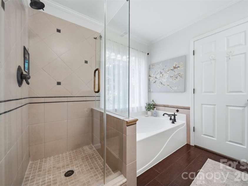 6253 Riviera Run Estates Drive, Hickory, NC 28601.  MLS# CAR4414547, YatesRealty ID 32438. 