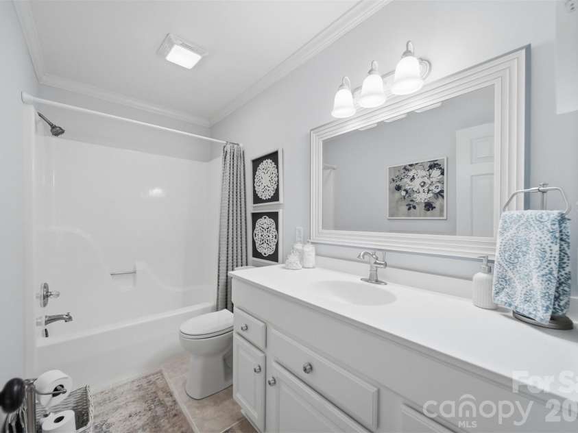 6253 Riviera Run Estates Drive, Hickory, NC 28601.  MLS# CAR4414547, YatesRealty ID 32438. 