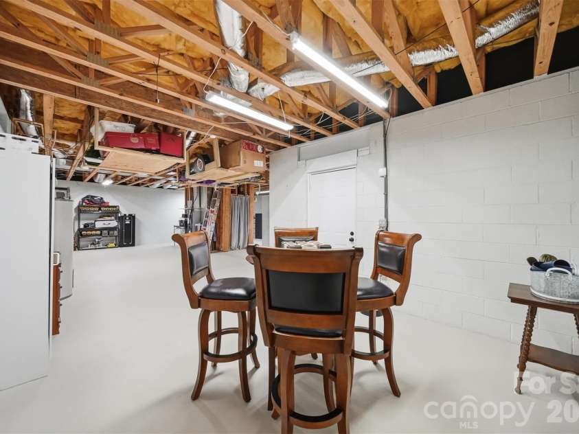 6253 Riviera Run Estates Drive, Hickory, NC 28601.  MLS# CAR4414547, YatesRealty ID 32438. 
