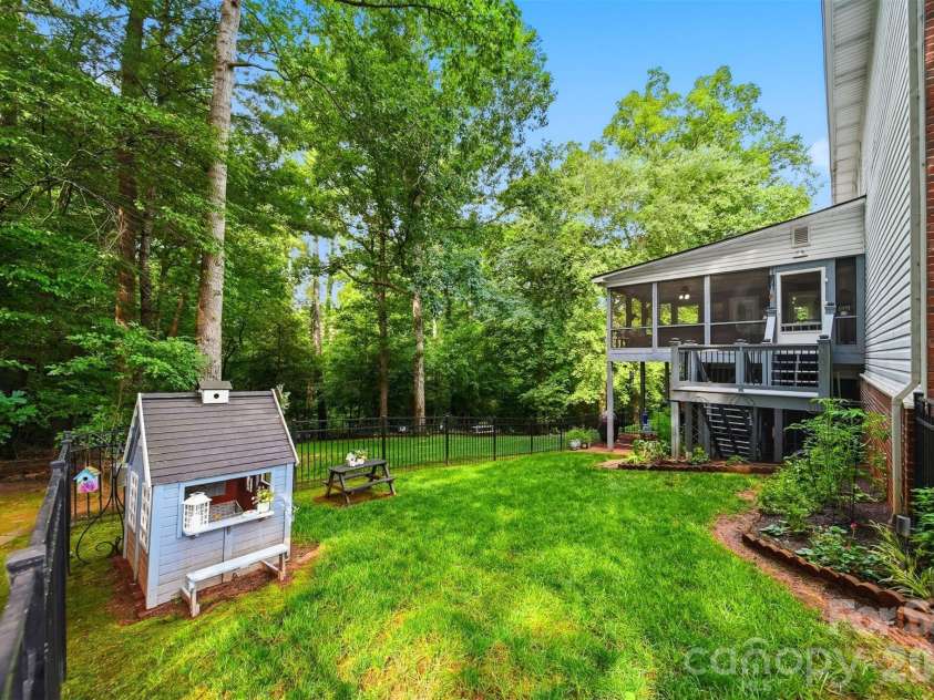 6253 Riviera Run Estates Drive, Hickory, NC 28601.  MLS# CAR4414547, YatesRealty ID 32438. 