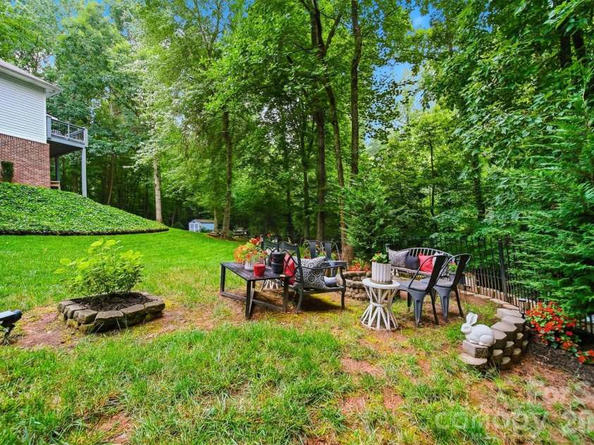 6253 Riviera Run Estates Drive, Hickory, NC 28601.  MLS# CAR4414547, YatesRealty ID 32438. 