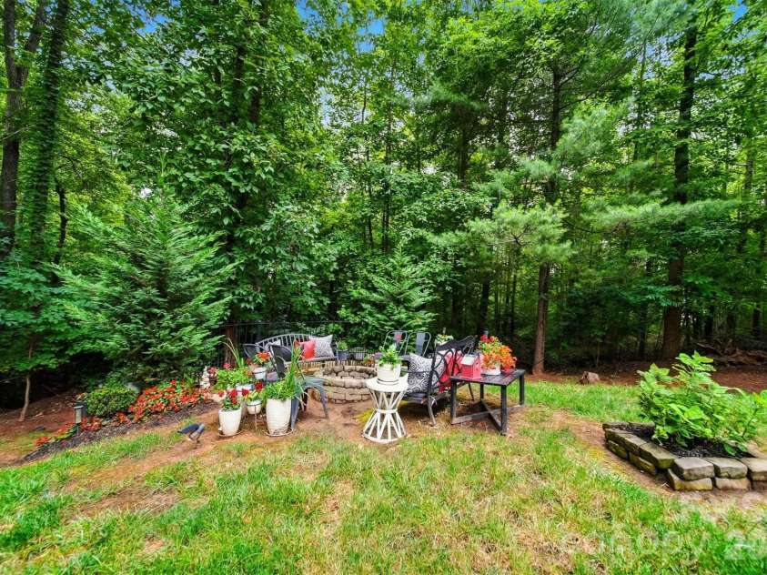 6253 Riviera Run Estates Drive, Hickory, NC 28601.  MLS# CAR4414547, YatesRealty ID 32438. 