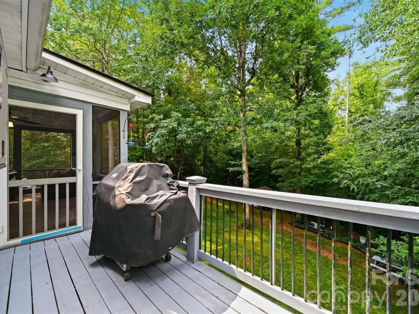 6253 Riviera Run Estates Drive, Hickory, NC 28601.  MLS# CAR4414547, YatesRealty ID 32438. 