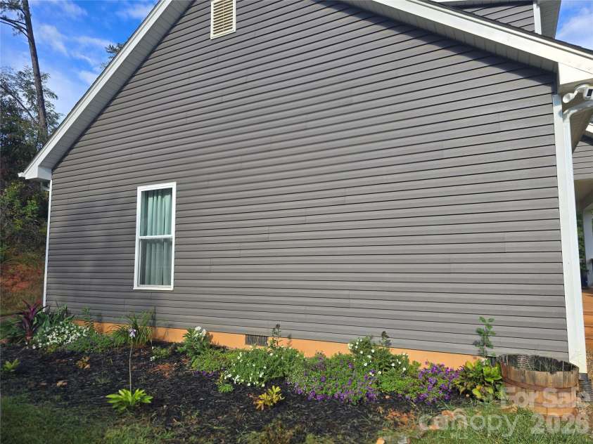 19 Higgins Road, Weaverville, NC 28787.  MLS# CAR4245935, YatesRealty ID 32439. 