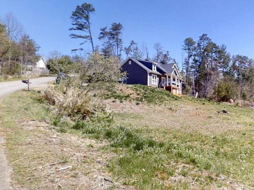 19 Higgins Road, Weaverville, NC 28787.  MLS# CAR4245935, YatesRealty ID 32439. 