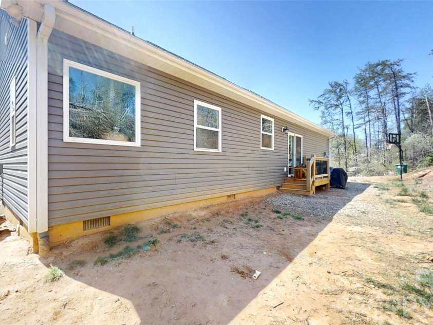 19 Higgins Road, Weaverville, NC 28787.  MLS# CAR4245935, YatesRealty ID 32439. 