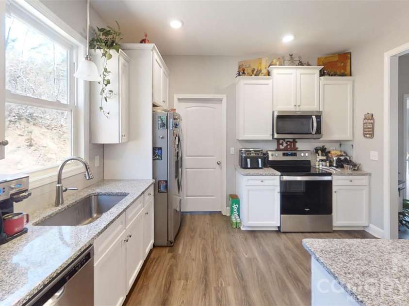 19 Higgins Road, Weaverville, NC 28787.  MLS# CAR4245935, YatesRealty ID 32439. 