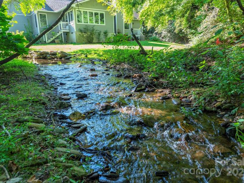 104 Llama Vista Way, Black Mountain, NC 28711.  MLS# CAR4234574, YatesRealty ID 3244. 