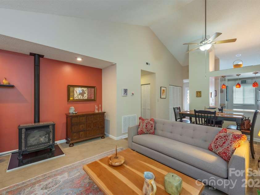 104 Llama Vista Way, Black Mountain, NC 28711.  MLS# CAR4234574, YatesRealty ID 3244. 