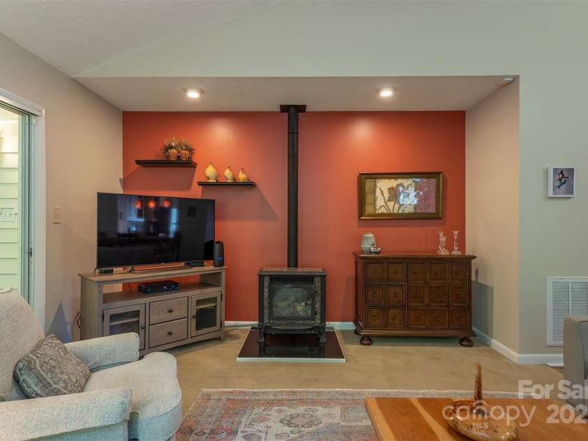 104 Llama Vista Way, Black Mountain, NC 28711.  MLS# CAR4234574, YatesRealty ID 3244. 