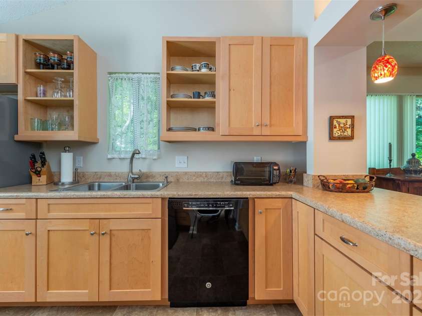 104 Llama Vista Way, Black Mountain, NC 28711.  MLS# CAR4234574, YatesRealty ID 3244. 