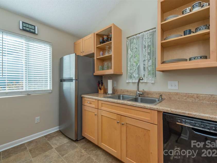 104 Llama Vista Way, Black Mountain, NC 28711.  MLS# CAR4234574, YatesRealty ID 3244. 