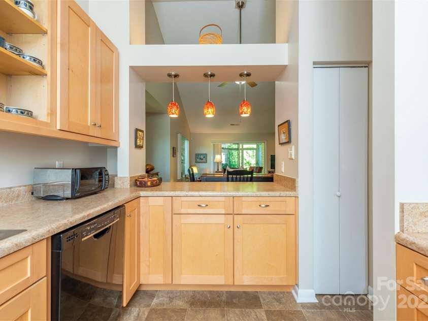 104 Llama Vista Way, Black Mountain, NC 28711.  MLS# CAR4234574, YatesRealty ID 3244. 