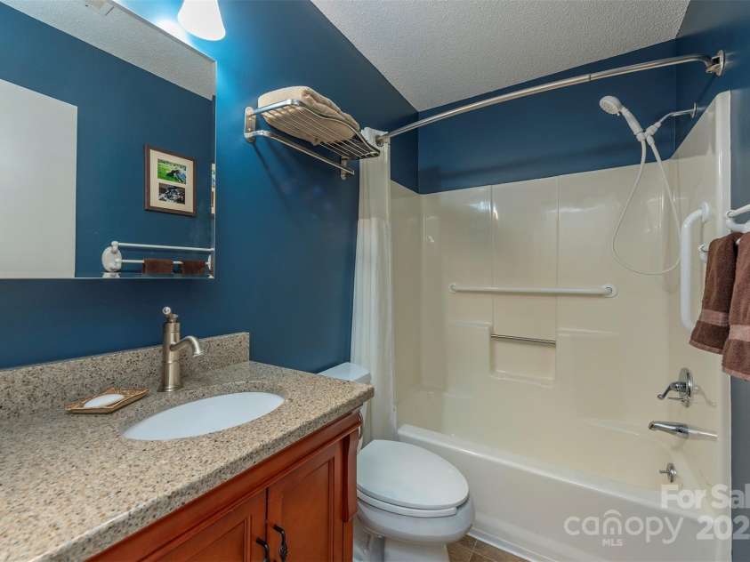 104 Llama Vista Way, Black Mountain, NC 28711.  MLS# CAR4234574, YatesRealty ID 3244. 