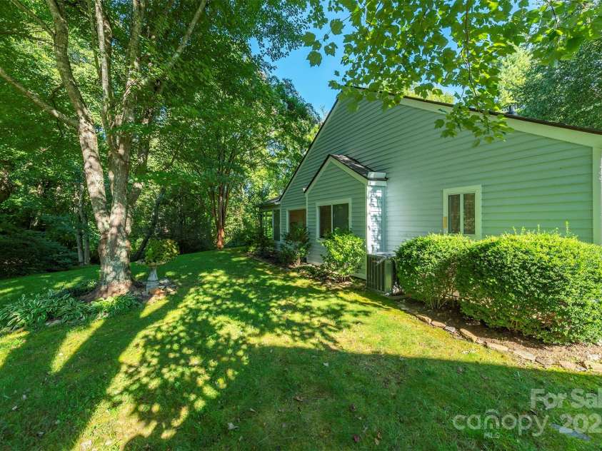 104 Llama Vista Way, Black Mountain, NC 28711.  MLS# CAR4234574, YatesRealty ID 3244. 