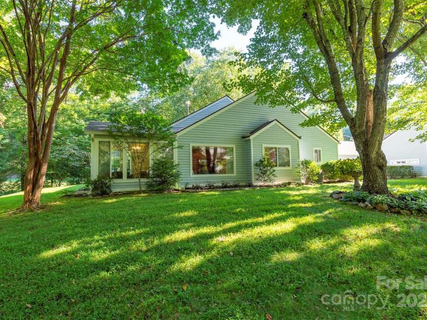 104 Llama Vista Way, Black Mountain, NC 28711.  MLS# CAR4234574, YatesRealty ID 3244. 