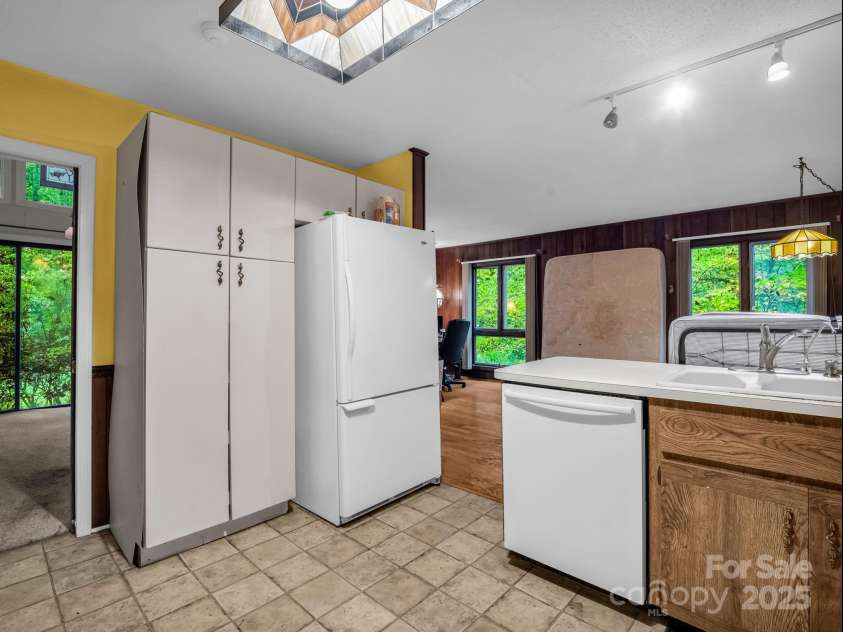 421 Chickadee Lane, Brevard, NC 28712.  MLS# CAR4279662, YatesRealty ID 3244. 