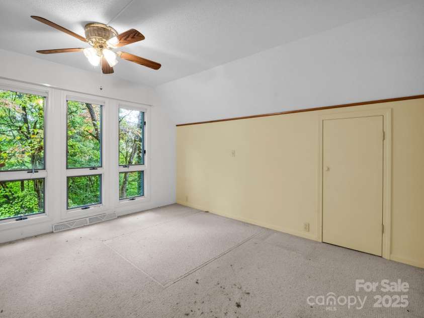 421 Chickadee Lane, Brevard, NC 28712.  MLS# CAR4279662, YatesRealty ID 3244. 