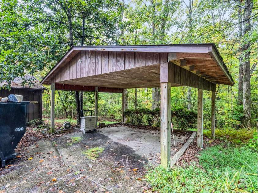 421 Chickadee Lane, Brevard, NC 28712.  MLS# CAR4279662, YatesRealty ID 3244. 