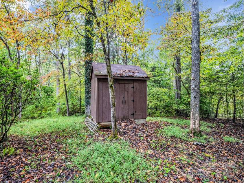 421 Chickadee Lane, Brevard, NC 28712.  MLS# CAR4279662, YatesRealty ID 3244. 