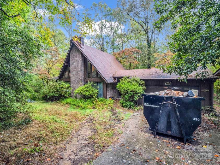 421 Chickadee Lane, Brevard, NC 28712.  MLS# CAR4279662, YatesRealty ID 3244. 