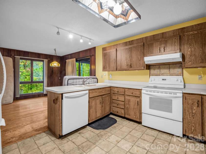 421 Chickadee Lane, Brevard, NC 28712.  MLS# CAR4279662, YatesRealty ID 3244. 