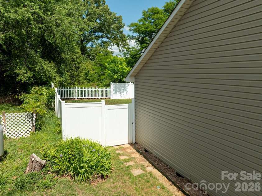 1590 Mayfair Drive, Conover, NC 28613.  MLS# CAR4394287, YatesRealty ID 32441. 