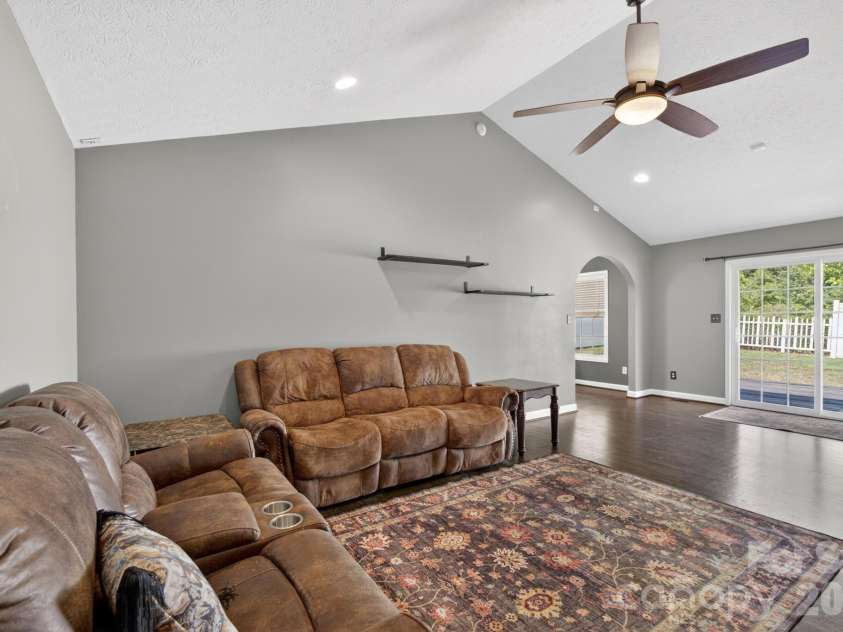 1590 Mayfair Drive, Conover, NC 28613.  MLS# CAR4394287, YatesRealty ID 32441. 