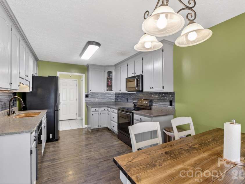 1590 Mayfair Drive, Conover, NC 28613.  MLS# CAR4394287, YatesRealty ID 32441. 